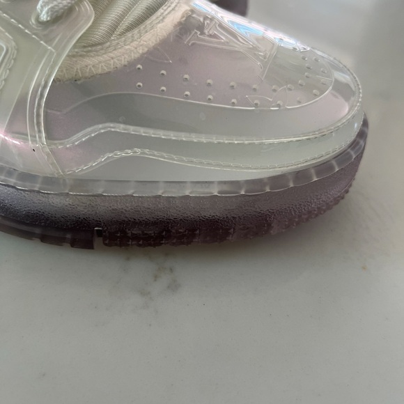 Louis Vuitton Clear
Trainers - Picture 6 of 11